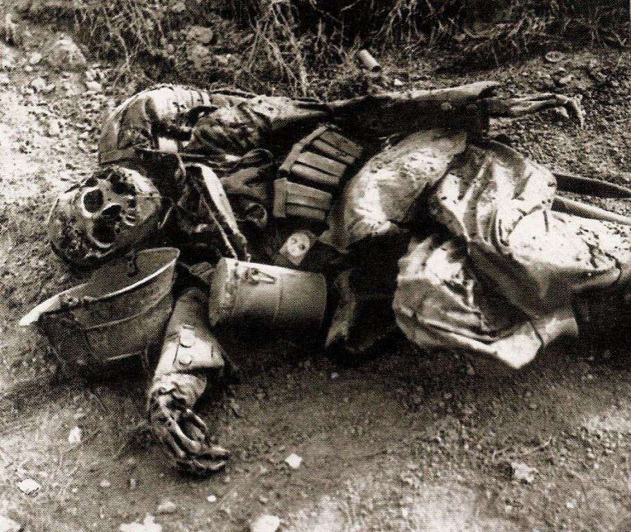 WorldWarIGreatOneWWIdecomposedGermansoldierdeadmudskull.jpg